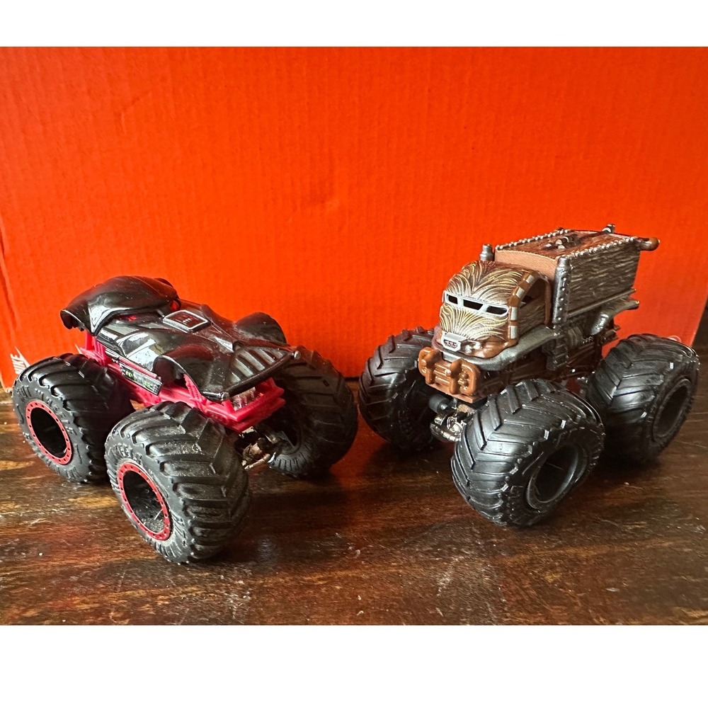 Monster Jam Trucks Star Wars‎ Darth Vader and Chewbacca Hot Wheels  1:64 Set